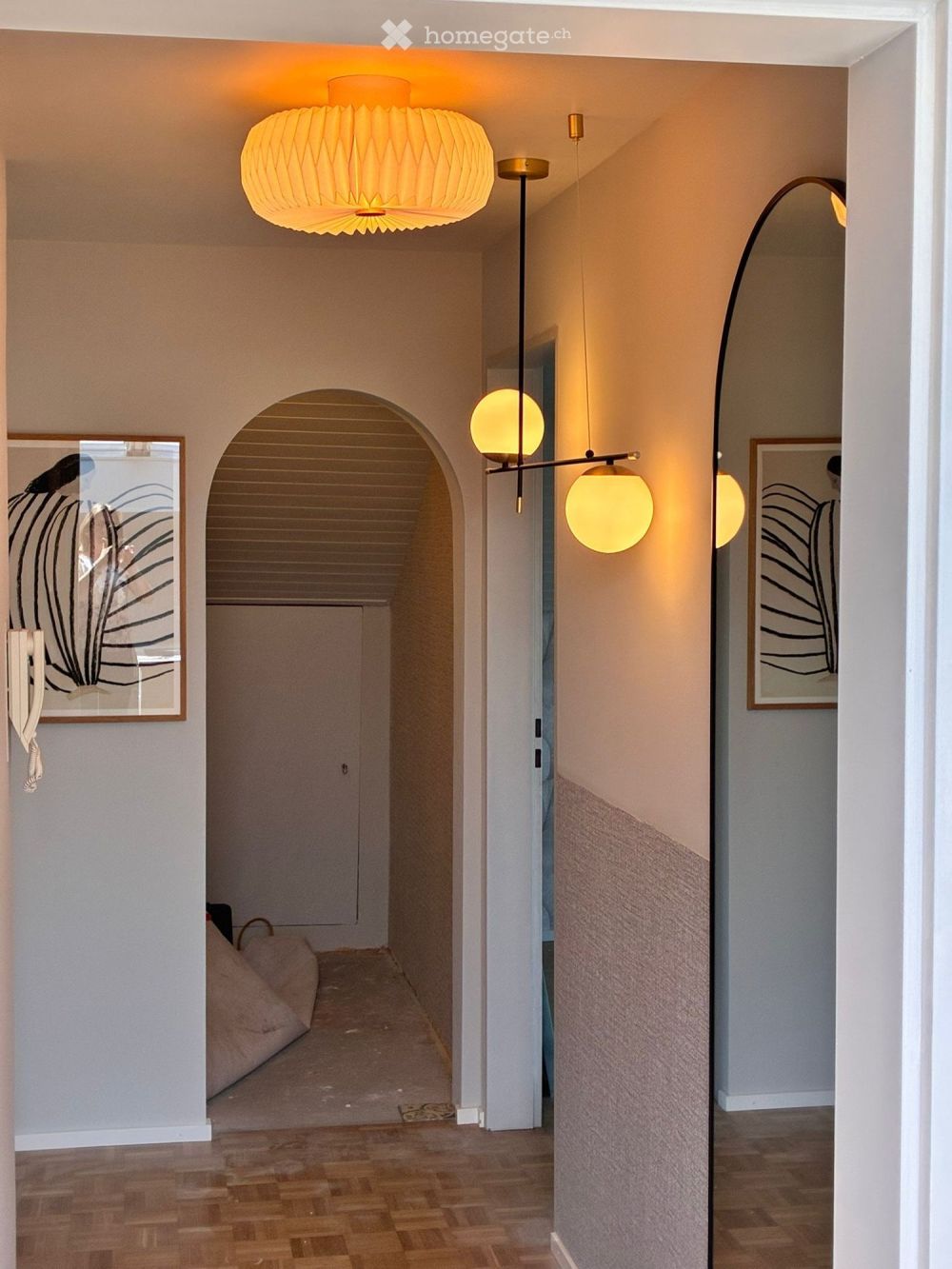 Sehr schöne 2-Zimmer Wohnung ( inkl Möbel und Lampen) mit Aussicht und Garage in Oberwil BL - Bild 3