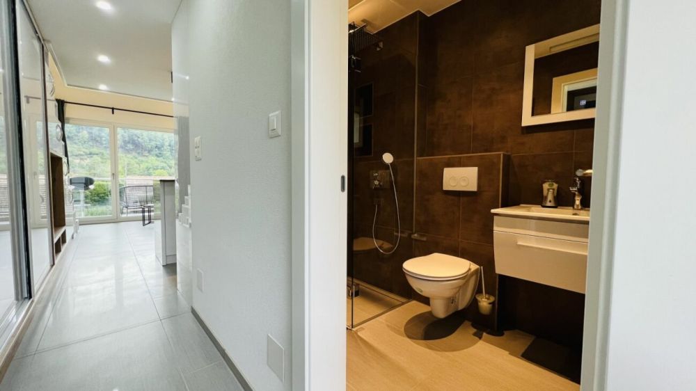 Neubau hochwertiges Top möbliertes Studio mit Klima, Parkplatz, Balkon - Bild 3