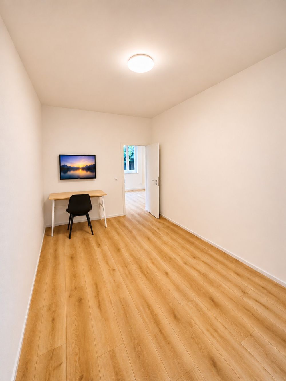 Helle, möblierte Einzelzimmer in frisch totalsanierter Wohnung - Bild 4