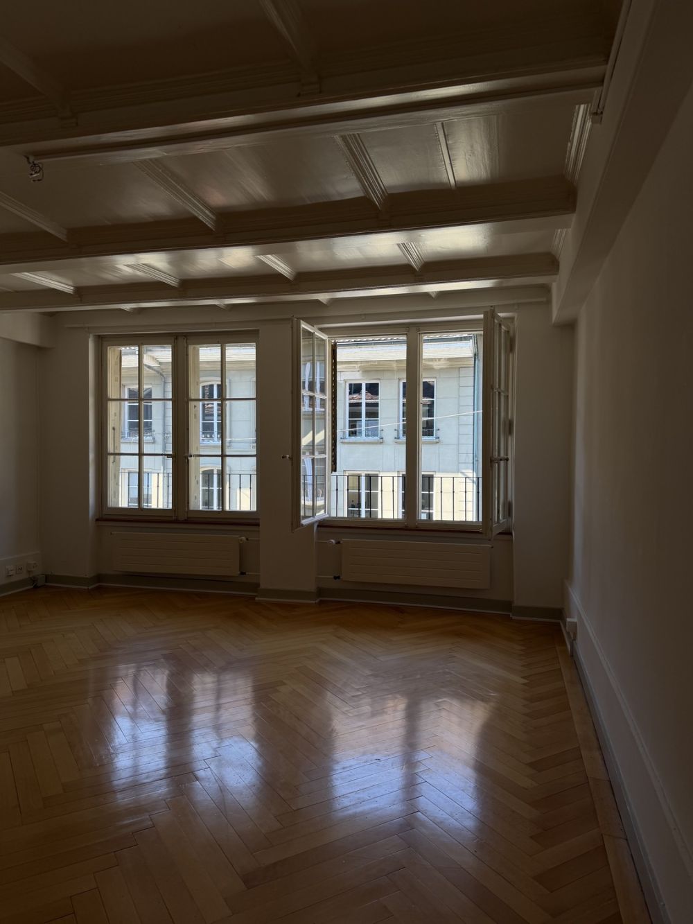 Charmante Altbauwohnung mitten im Herzen von Bern - Bild 2
