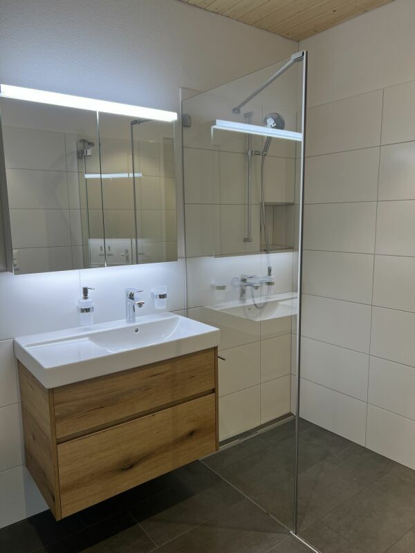 Grosse Dachwohnung mit traumhafter Aussicht - Bild 10