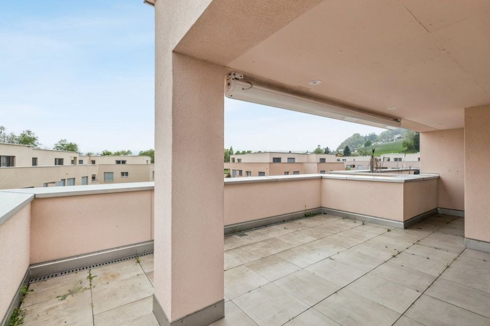 Attikawohnung in der Überbauung VILD - Terrasse.jpg