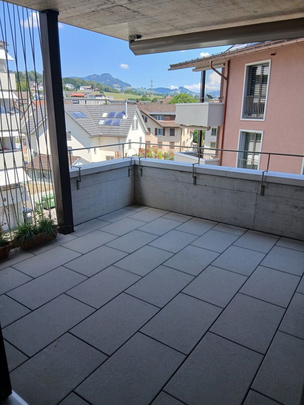 Helle Neubauwohnung mit grossem Balkon - Bild 2