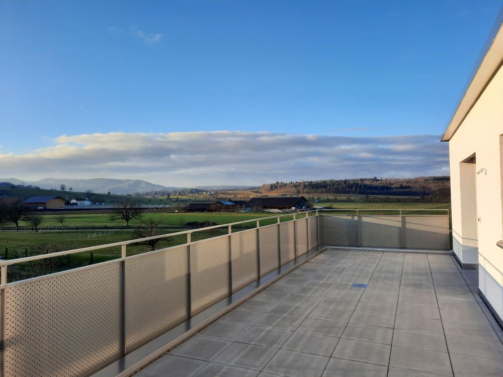 Nachmieter gesucht: Helle 5.5-Zimmer-Wohnung mit Balkon und Weitsicht in Lupfig - Bild 1