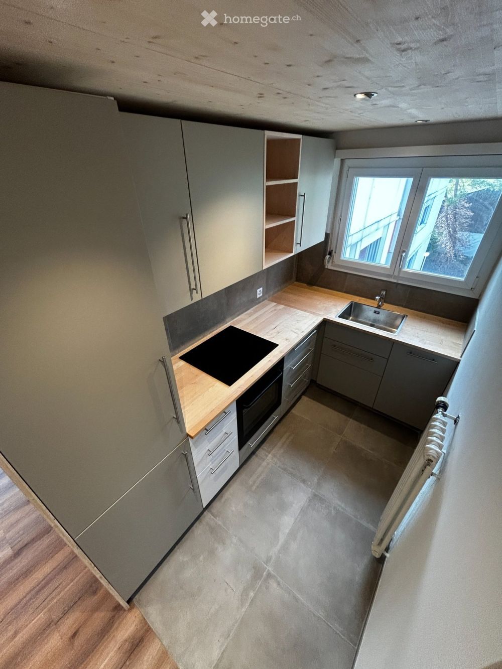 Renovierte 4-Zi-Wohnung mit toller Aussicht in Stadtnähe - Bild 2