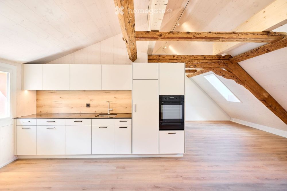 Traumhafte 3.5-Zi-Dachgeschosswohnung in hist. Ambiente - Bild 1