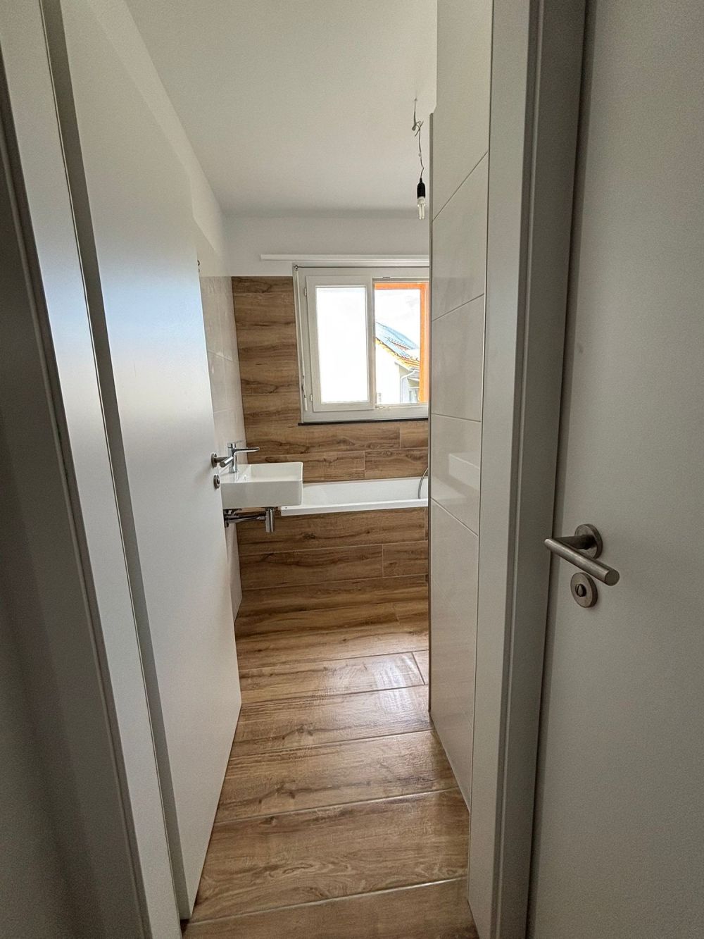 Wunderschöne neu sanierte 3.5-Zimmer-Wohnung mit Balkon - Bild 10