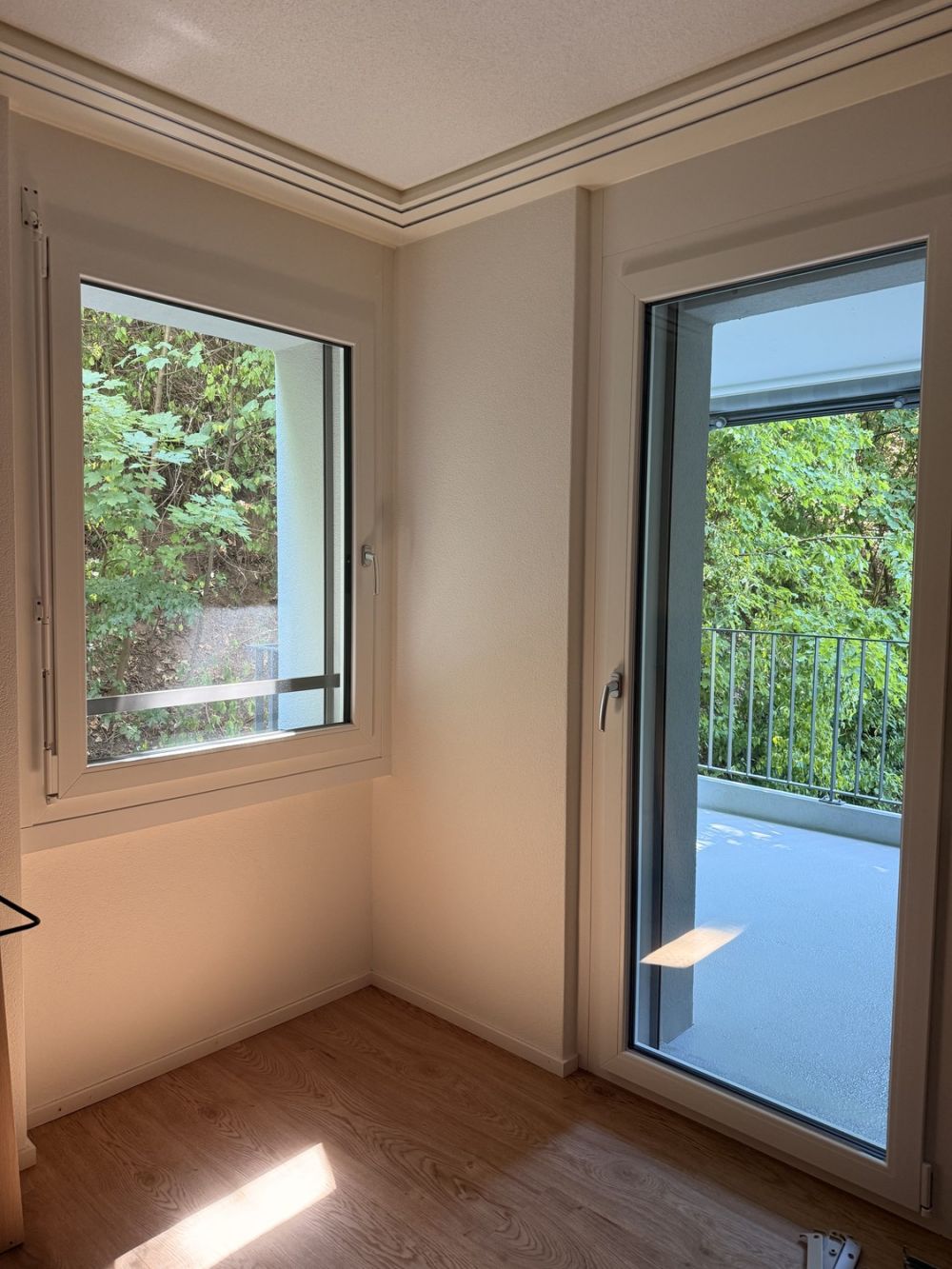 Modernes WG-Zimmer mit eigenem Bad & Balkon in Ostermundigen - Bild 11