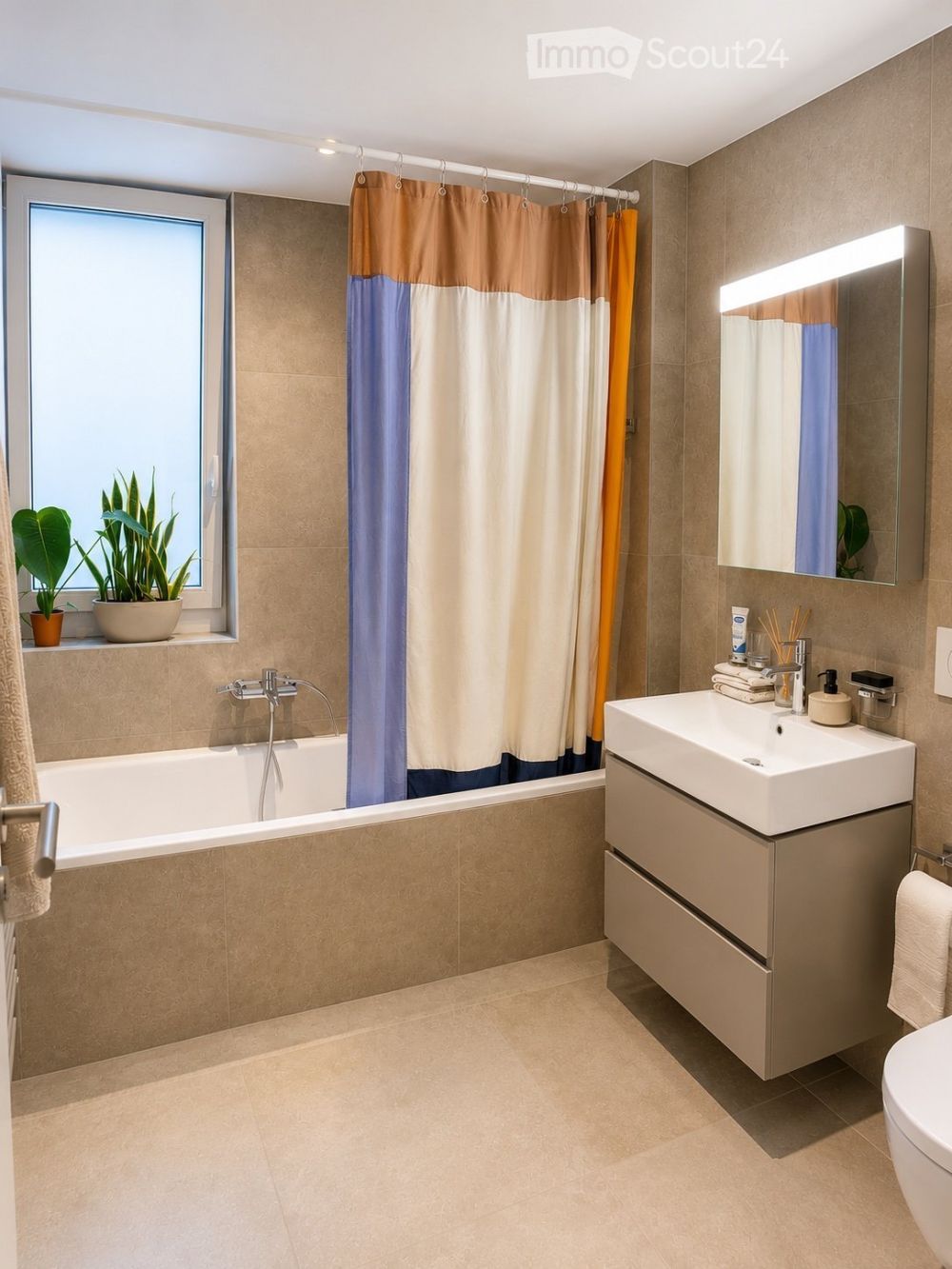 Contemporänes Appartement mit Panoramablick auf den Neuenburgersee - Bild 2
