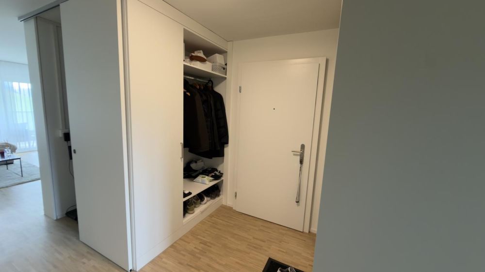 3 ½ Zimmer-Wohnung in Bolligen mieten (ab sofort) - Eingang mit Garderobe und Einbauschrank
