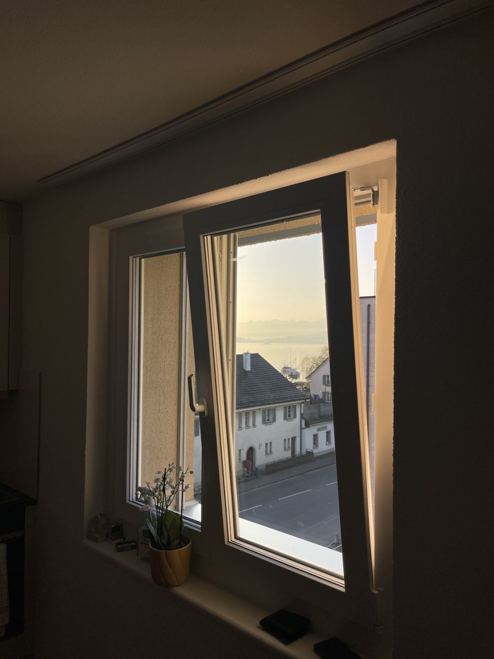 Modernes Studio mit Seesicht, Balkon und Toplage  nur 5 Gehminuten zum Bahnhof Oberrieden - Bild 6