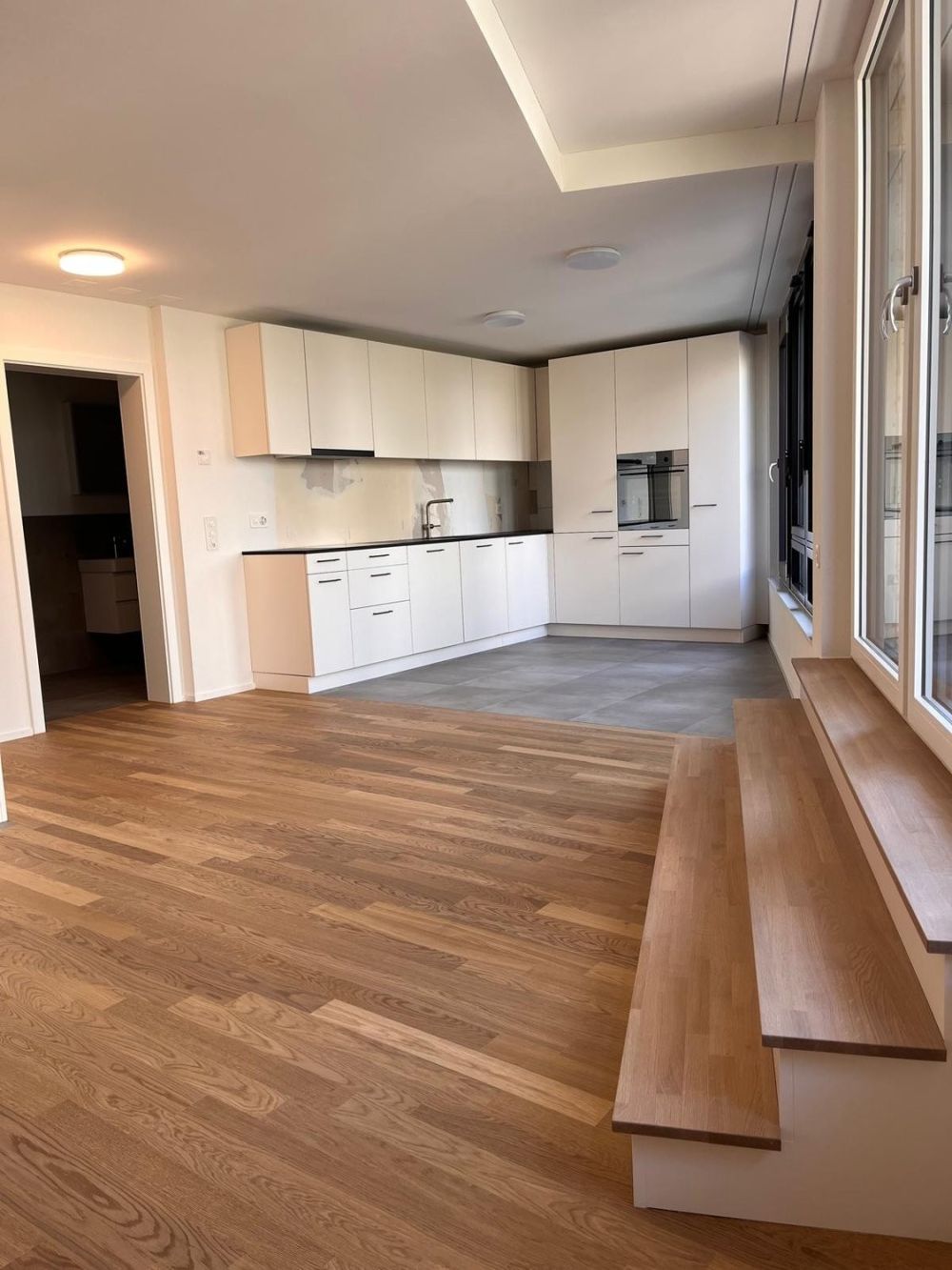 Erstvermietung im Herzen von Lyss - Küche