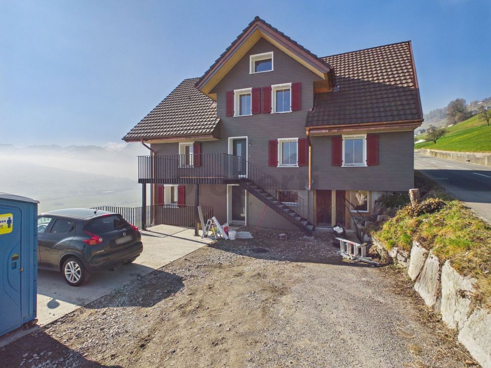 Neu renovierte 7-Zimmer-Maisonette mit grosszügigem Grundriss, Ennetbürgen - Image 1