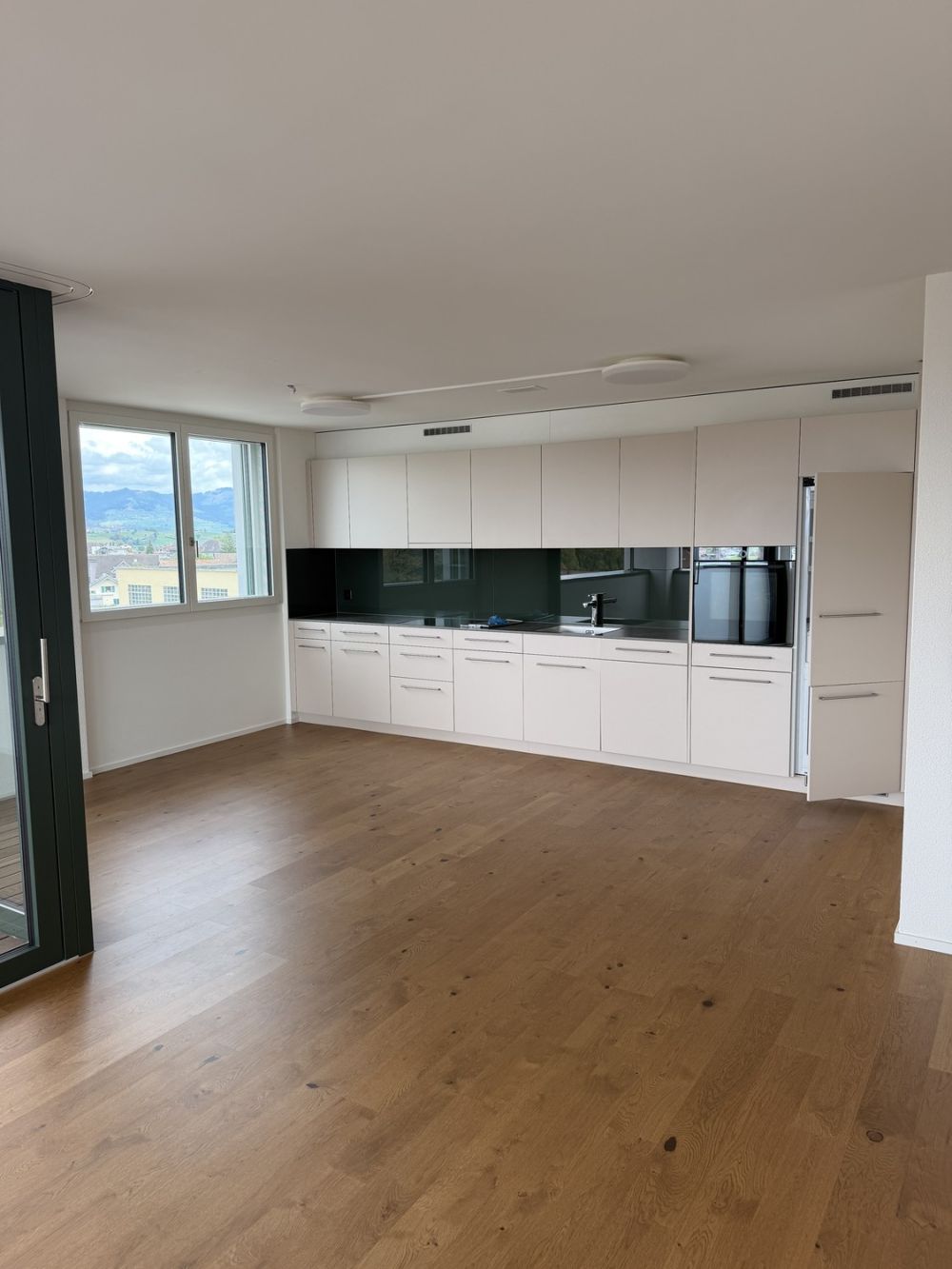 Per Sofort! Moderne 3.5-Zimmer-Attikawohnung in Siebnen - Bild 1