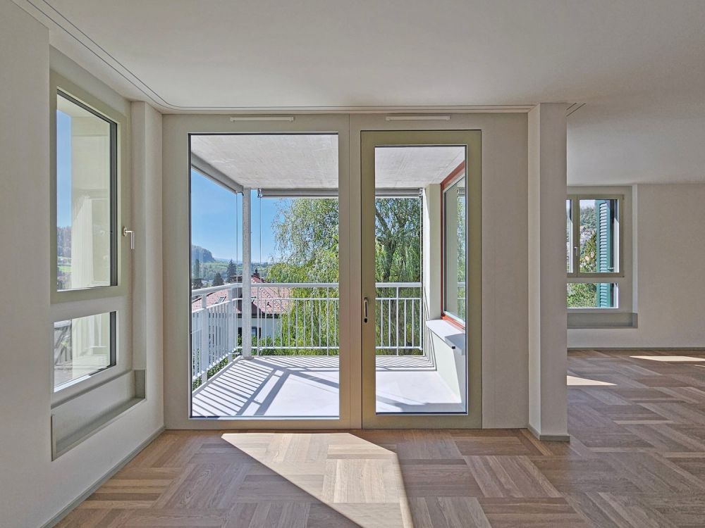Erstvermietung - attraktiv Wohnen mit herrlicher Aussicht - Essbereich mit Ausgang zum Balkon