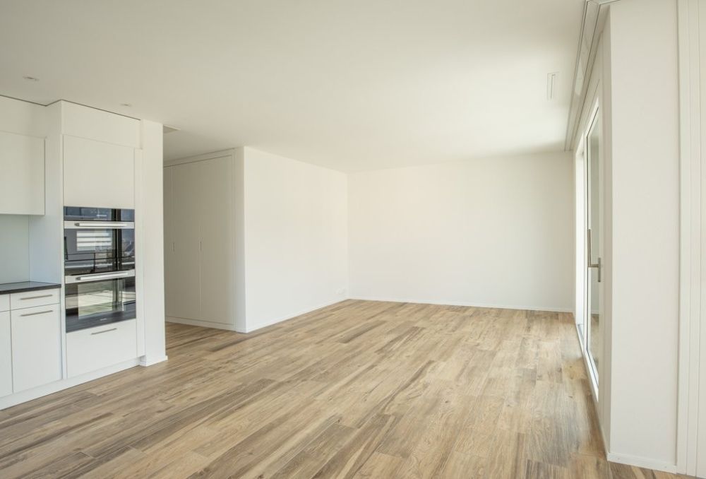 Grosszügige, helle Wohnung mit Balkon und eigener Waschküche - Wohn- Esszimmer