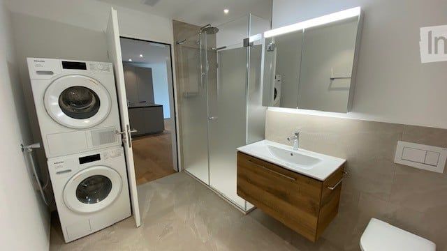 Erstvermietung: Topmoderne Wohnung im Eigentum Standard, Minergie effizient mit Solarstrom - Bild 11
