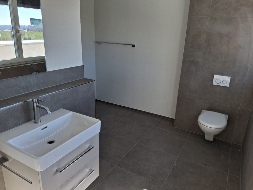 Moderne 4.5-Zimmer-Neubauwohnung mit Balkon in Oberbipp - Bild 3