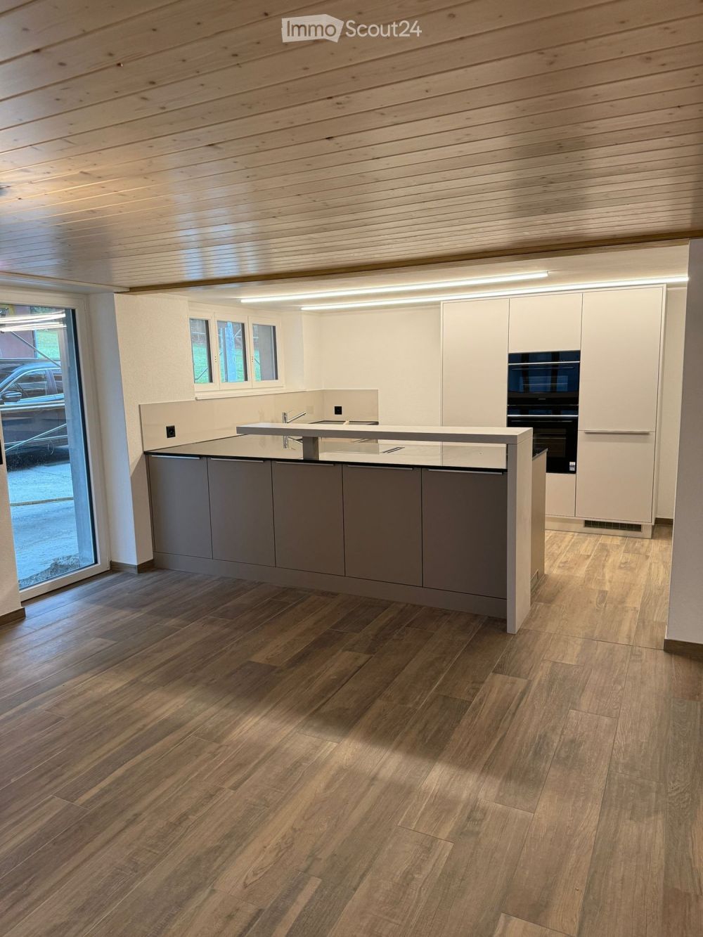 Moderne 5.5-Zimmer-Neubauwohnung mit Balkon und schöner Aussicht in Auswil - Bild 1