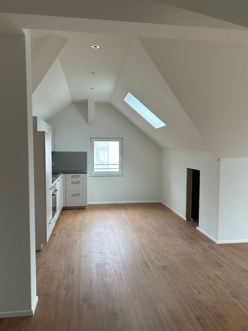 Gemütliche 3-Zimmer-Dachwohnung in zentraler Lage von Kradolf-Schönenberg - Bild 2