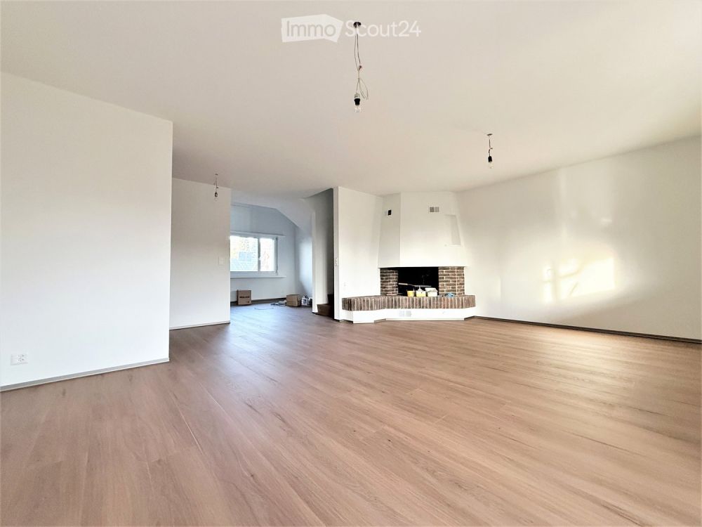 Grosse moderne 3.5 Zimmer Duplex-Wohnung mit Cheminée und Bergsicht - Wohnen über zwei Etagen - Bild 1