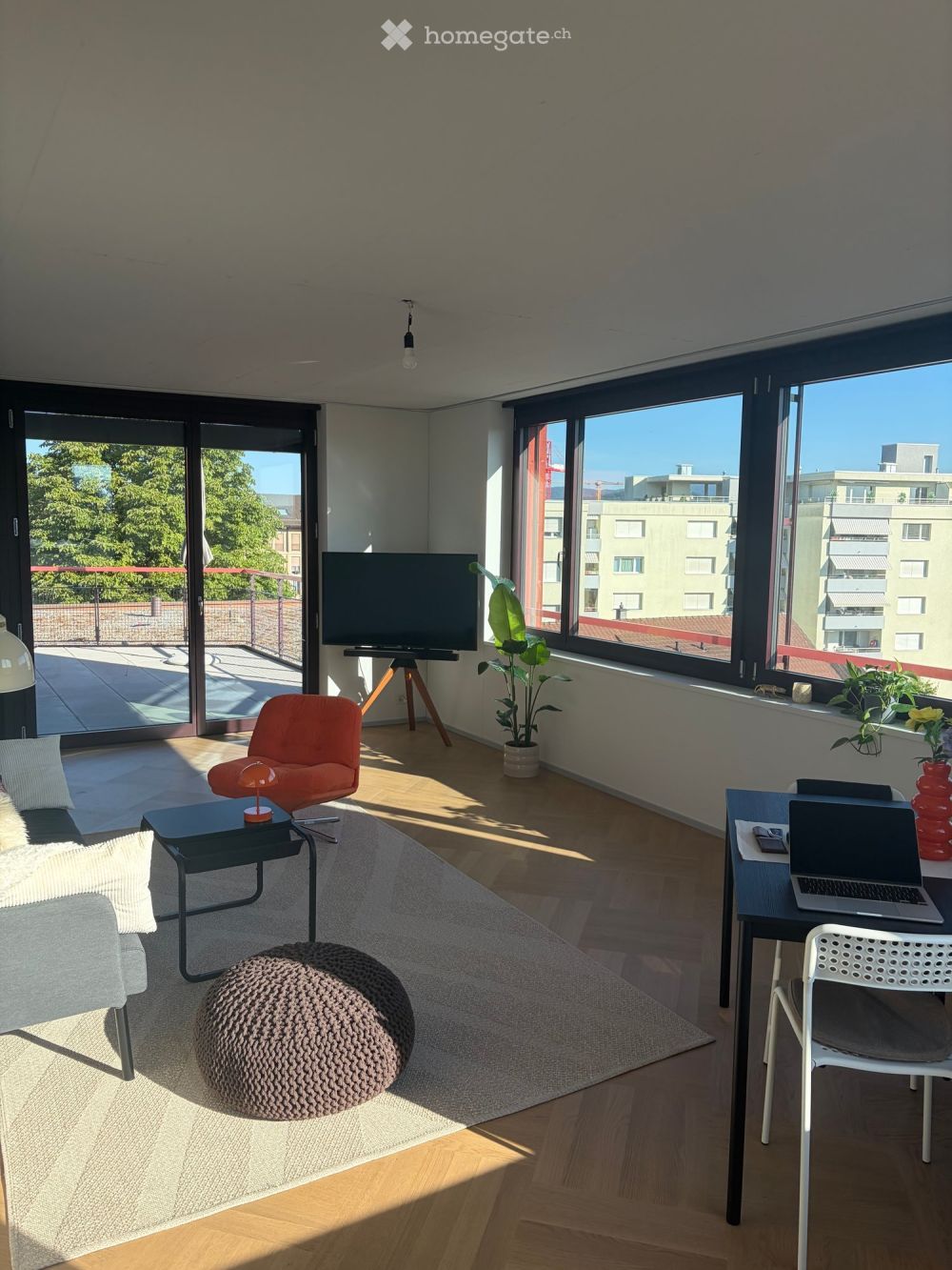 Lichtdurchflutete Neubauwohnung inkl. Parkplatz & Balkon in Top Lage in Dietikon - Bild 1