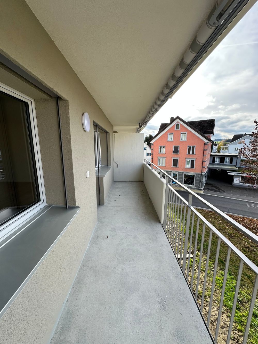 Neuwertige moderne 4.5-Zimmer-Wohnung mit eigenem Waschturm - Bild 10