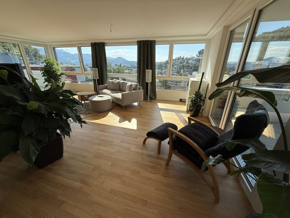 BEFRISTET: Möblierte 4.5-Zimmer-Wohnung mit Dachterrasse und Aussicht in Luzern - Bild 12
