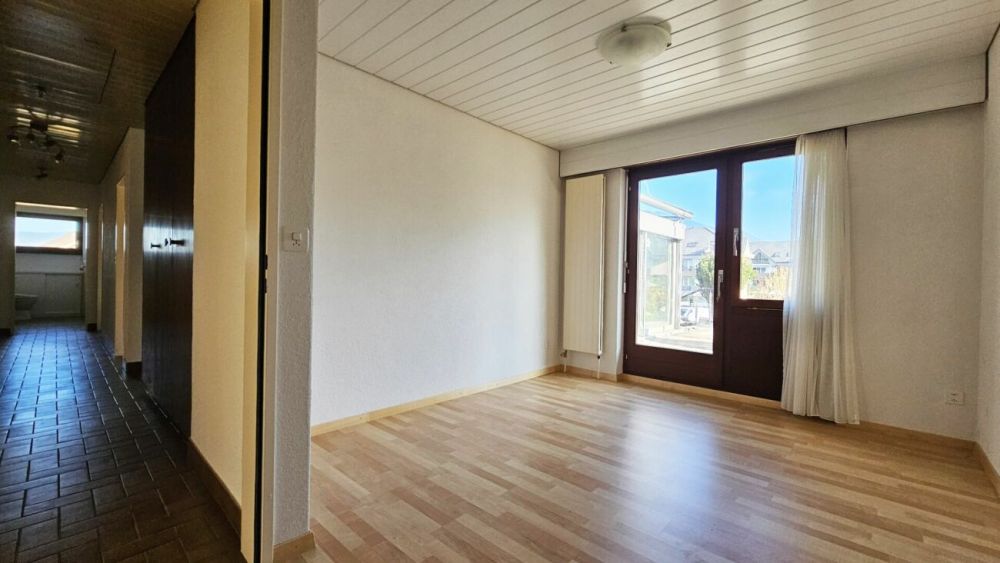 Freistehendes 4.5- bis 5.5-Zimmer-Einfamilienhaus mit schöner Gartenanlage und einigen Extras - Bild 9