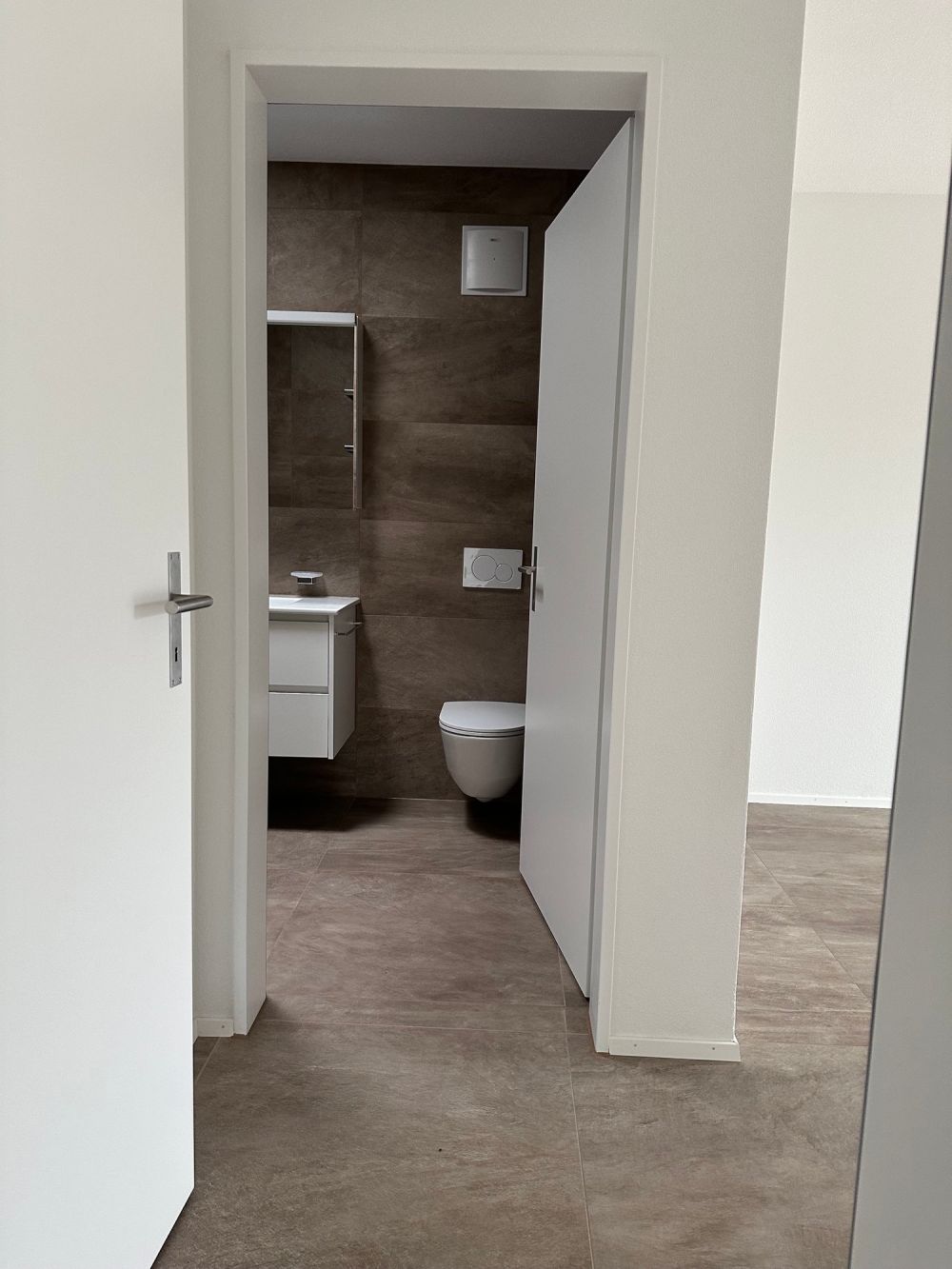 Moderne 4-Zimmer-Neubauwohnung mit Balkon und schöner Aussicht in Uetendorf - Bild 9