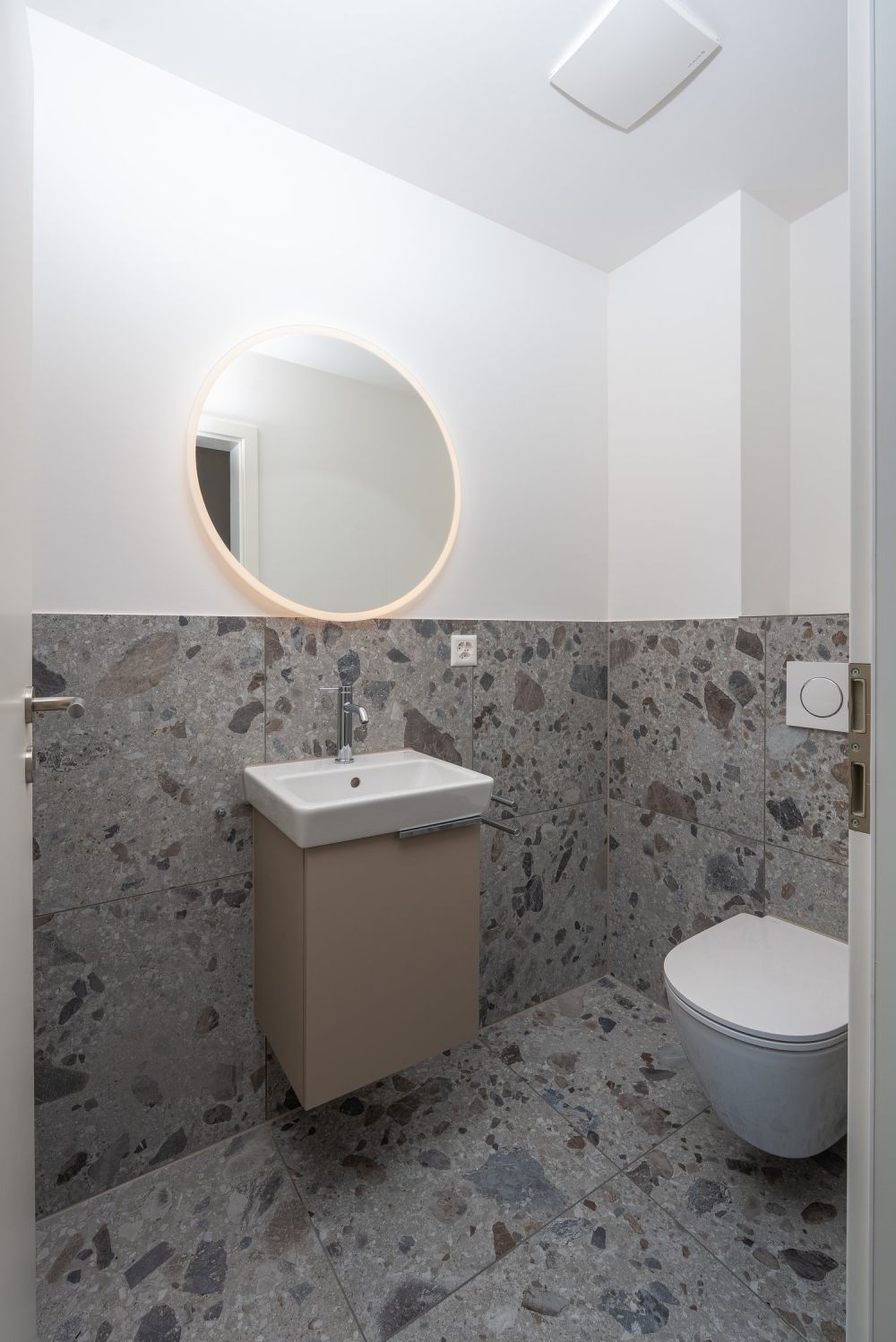 Design trifft Wohnqualität - Stilvolle 3½-Zimmer-Wohnung im Eigentumsstandart mit Aussicht - Bild 10