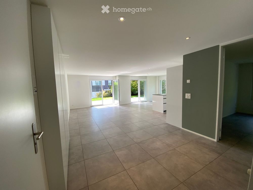 Gartenwohnung mit grosser Terrasse und privatem Garten im Herzen von Uetikon am See - Bild 9