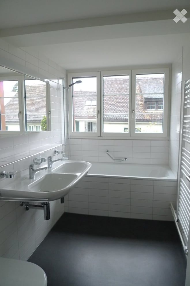 Charmante 5.5-Zimmer-Dachwohnung  mit Seesicht - Badezimmer
