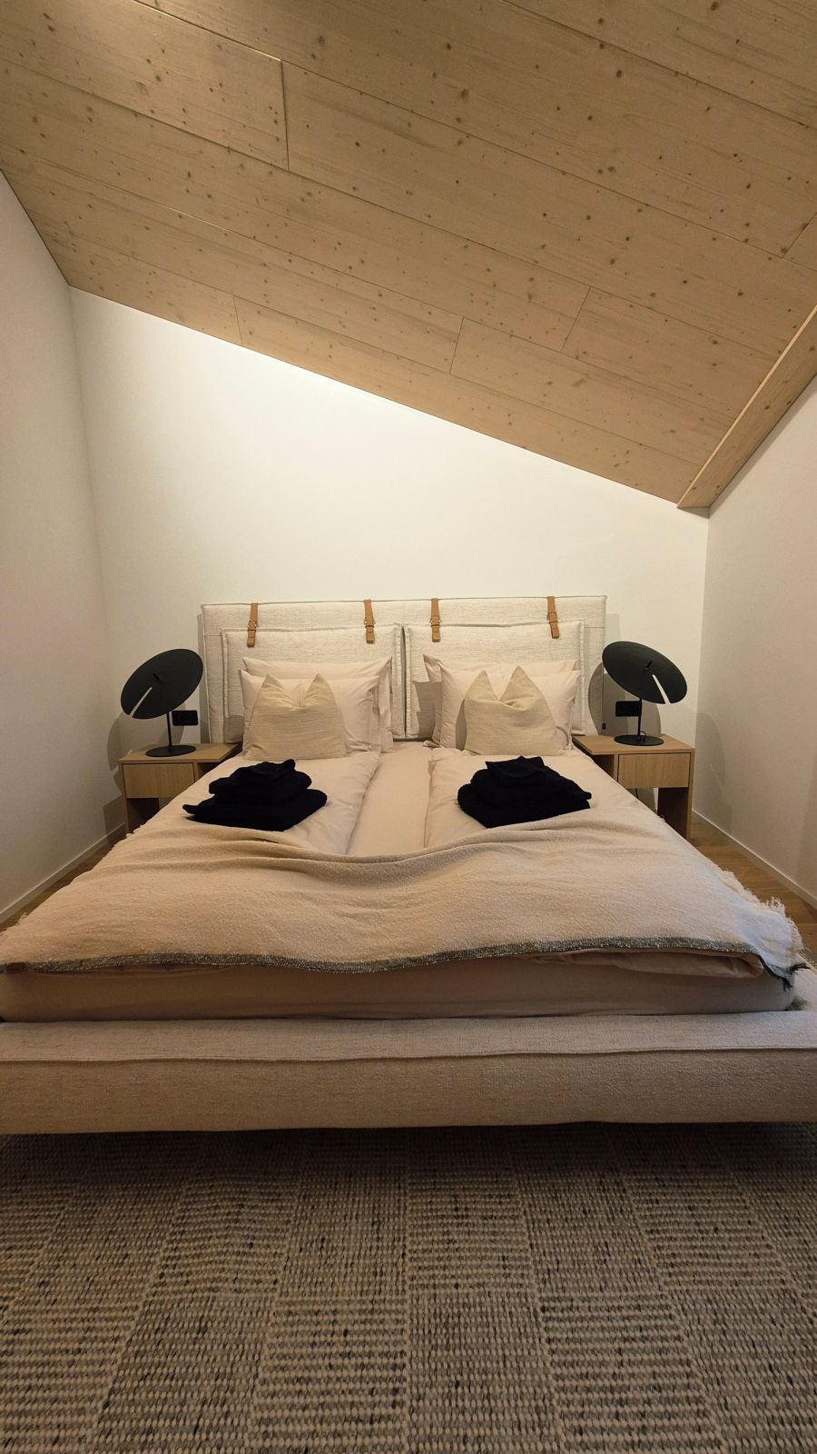 Ein Penthouse über den Dächern von Andermatt – modern, warm & alpin - Bild 11