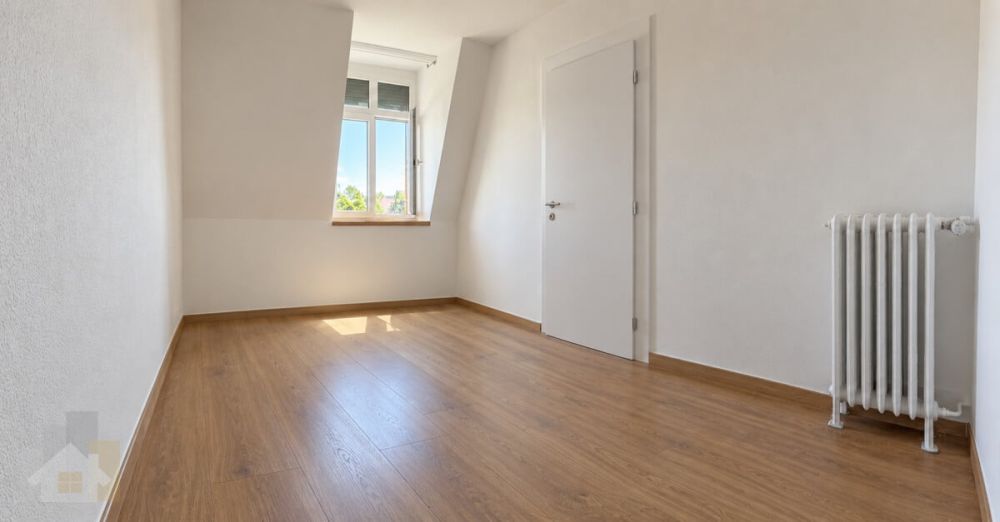Frisch renovierte 4.5 Zimmer Wohnung nähe Bahnhof - kleines Zimmer
