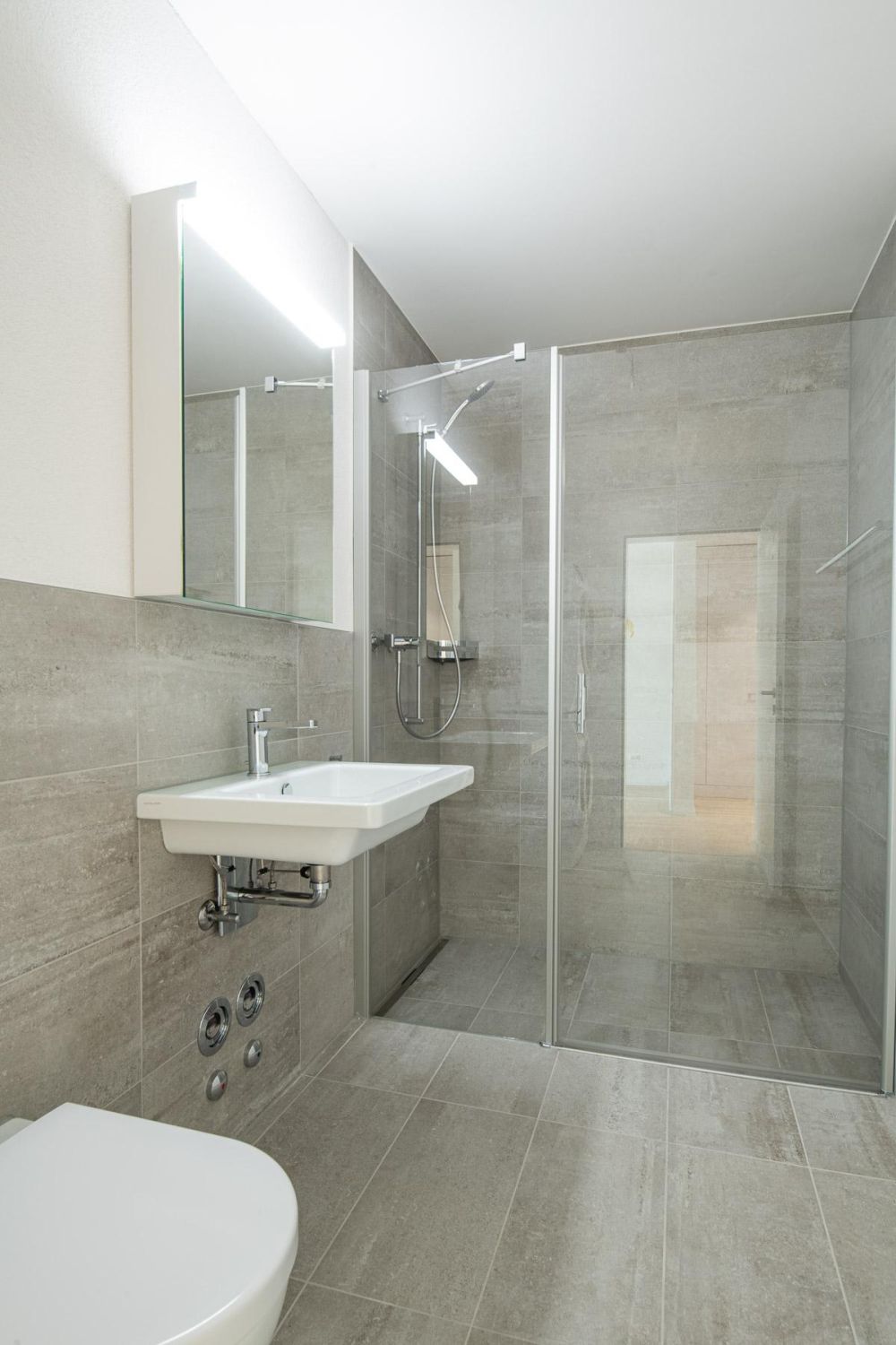 Moderne 2.5-Zimmer-Wohnung im Herzen von Neuhausen! - Bild 7