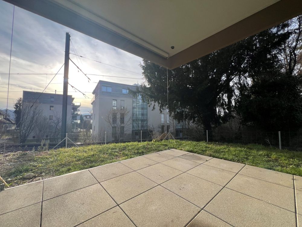 Moderne 3.5-Zimmer-Wohnung im Erdgeschoss - Terrasse