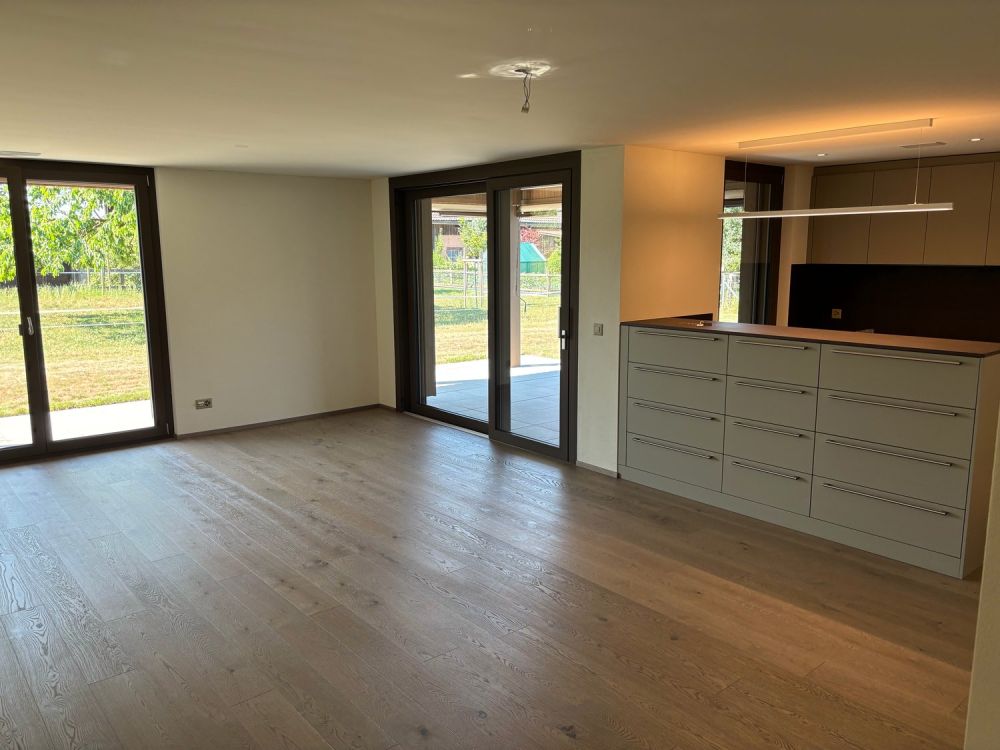 Grosszügige 4.5 Zimmer-Gartenwohnung mit riesigem idyllischem Garten - Bild 13