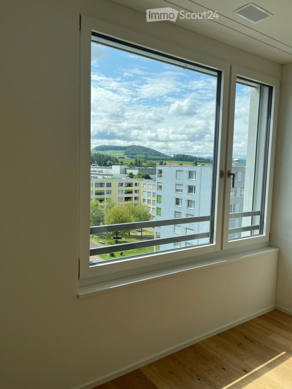 2.5-Zimmer-Neubauwohnung: Grosser Balkon, herrliche Aussicht, oberster Stock, inkl. Tiefgargenplatz - Bild 13