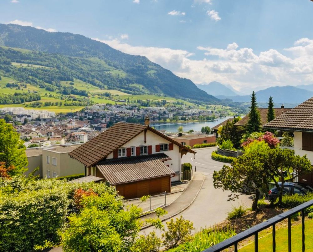 Exklusive 5.5-Zimmer-Wohnung mit Panoramasicht – renoviert, nahe Bahnhof - Bild 3