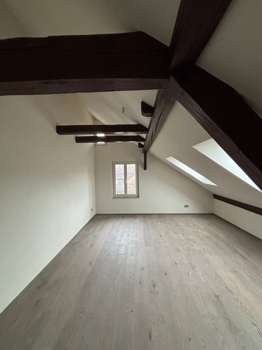 Sehr grosse, aussergewöhnliche Dachwohnung an ruhiger Lage - Bild 10