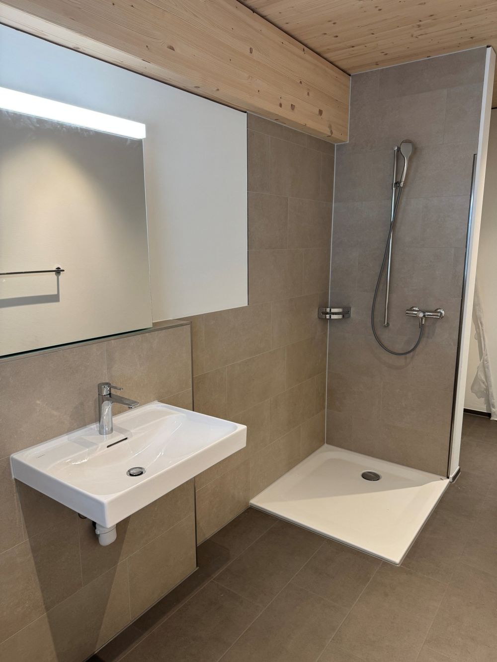 3.5-Zimmer Attikawohnung mit Sommerkühlung zu vermieten - Bild 8