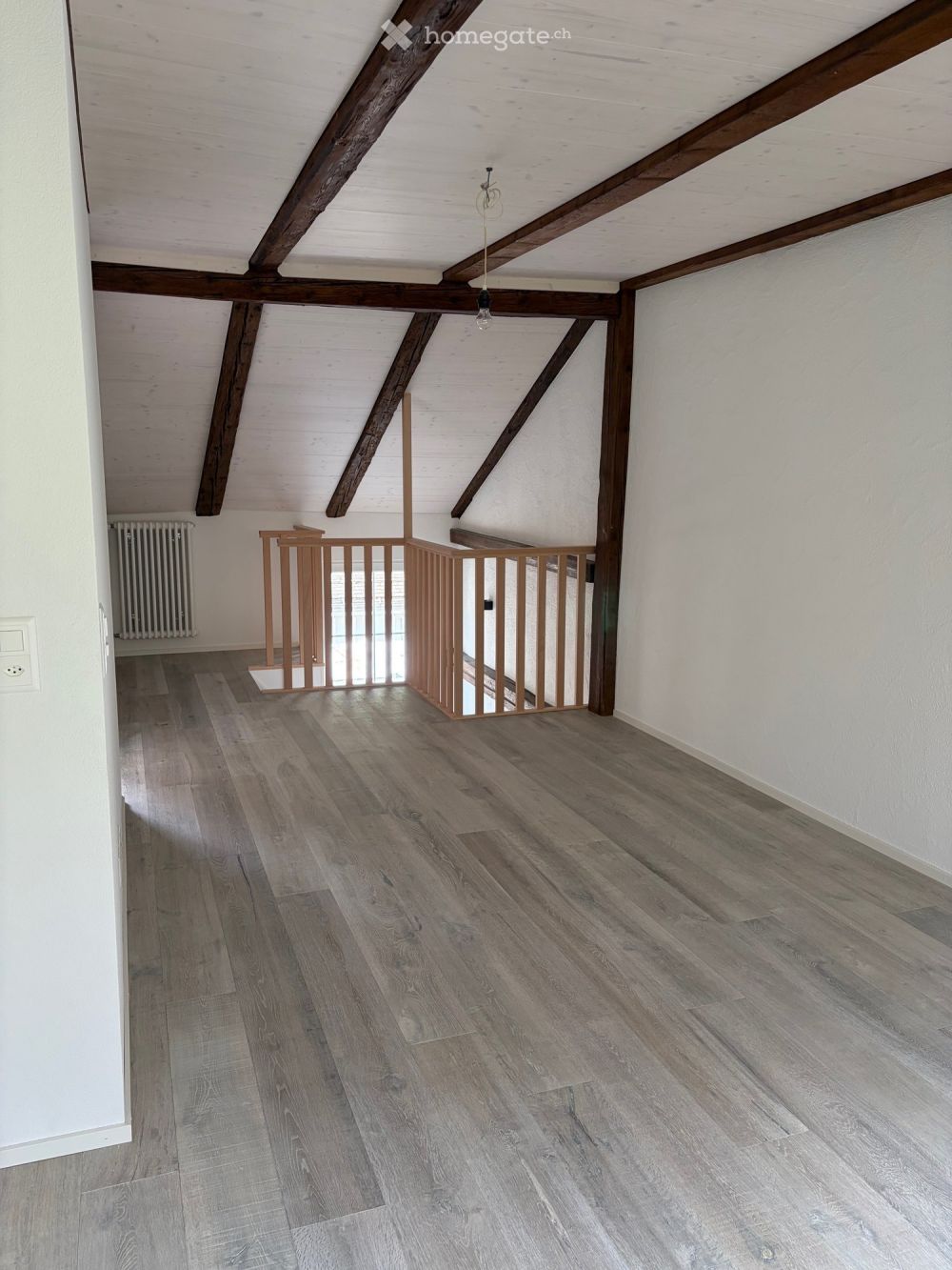 Charmante 2-Zimmer-Dachwohnung in Glarus mit eigener Terasse - Bild 4