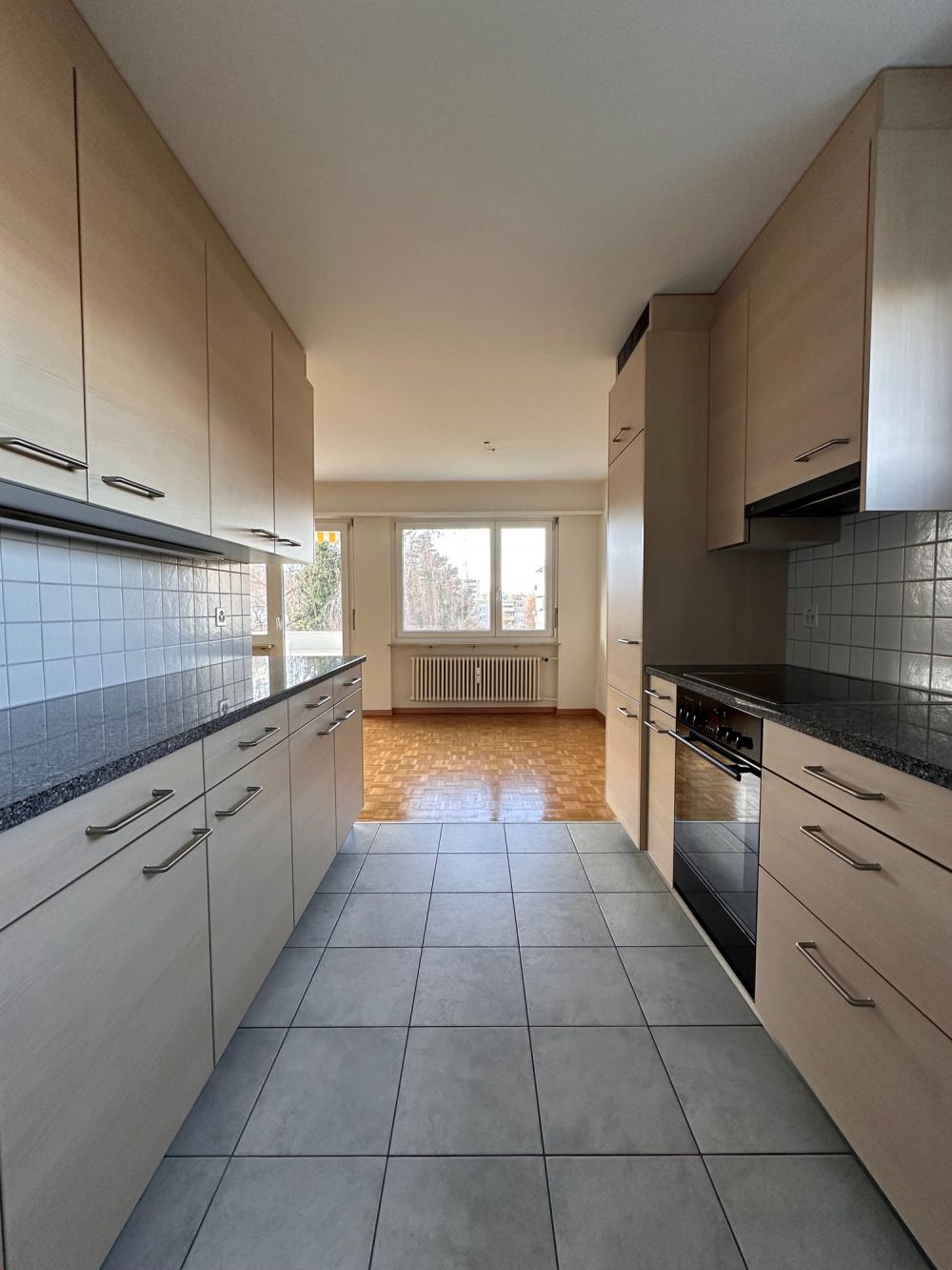 Sonnige 4.5 Zimmer-Wohnung mit Balkon - Bild 4