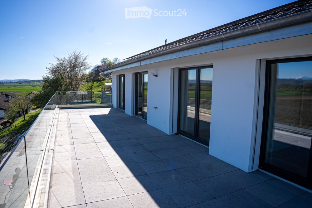 Exklusiv 5,5 Zimmer-Wohnung in Villa mit Blick auf den See und die Berge - Bild 8