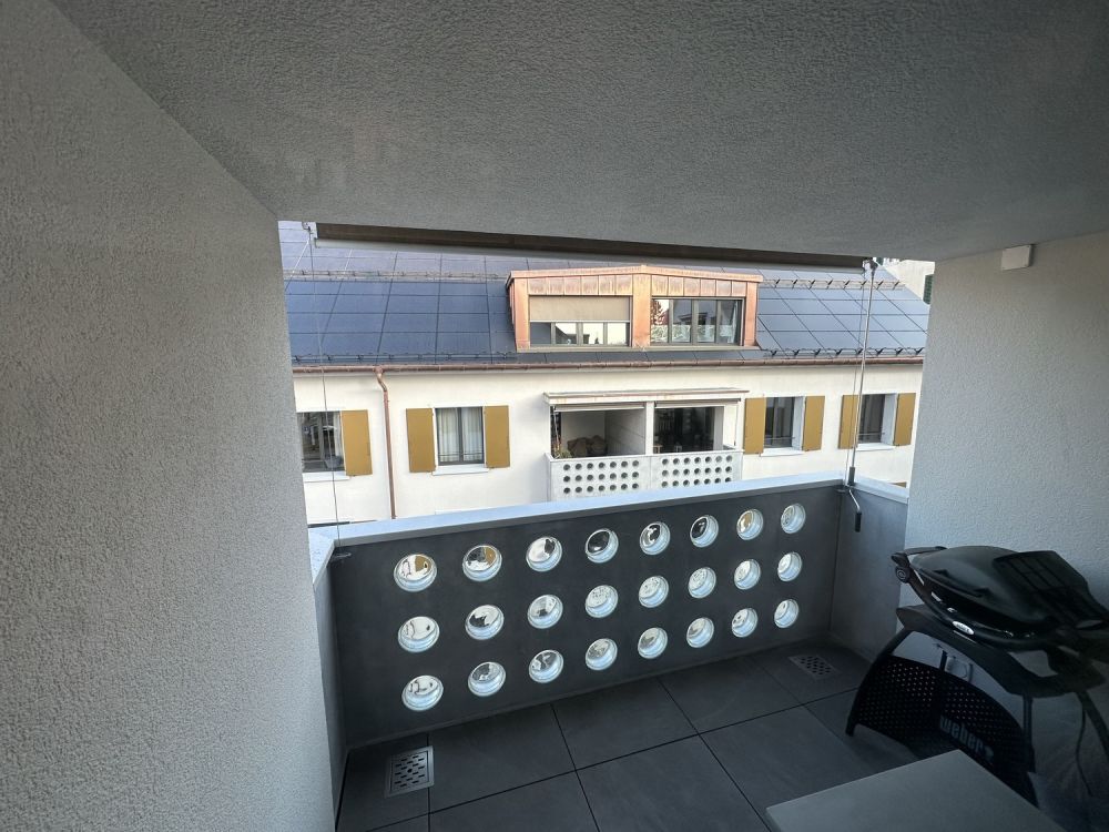 2 ½-Zimmerwohnung direkt am Bahnhof Rüti - Balkon