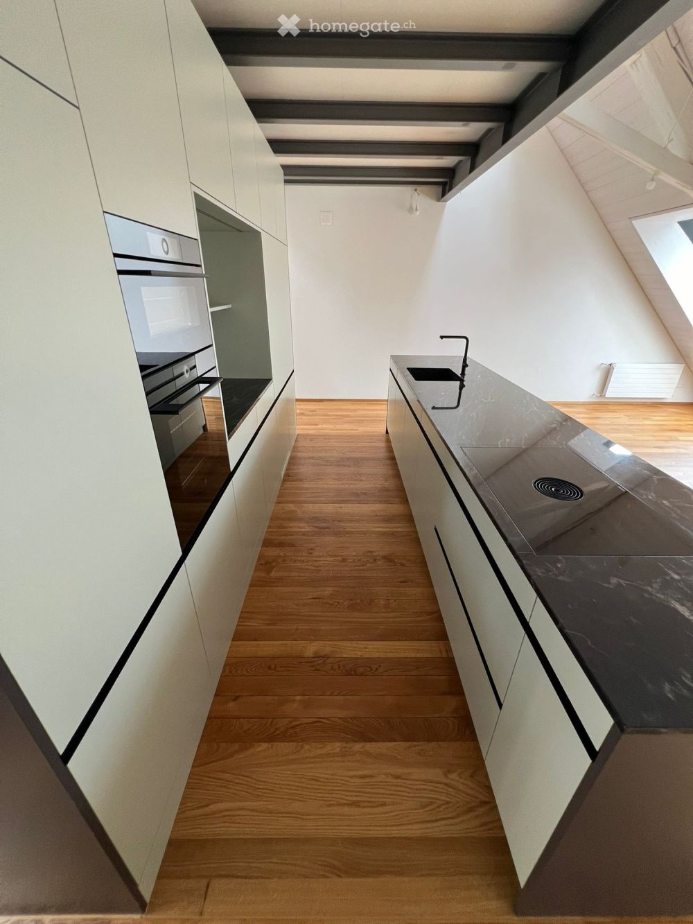 Altstadthaus mit Garage (Erstbezug nach Renovation) / Old town house with parking (just renovated) - Bild 2