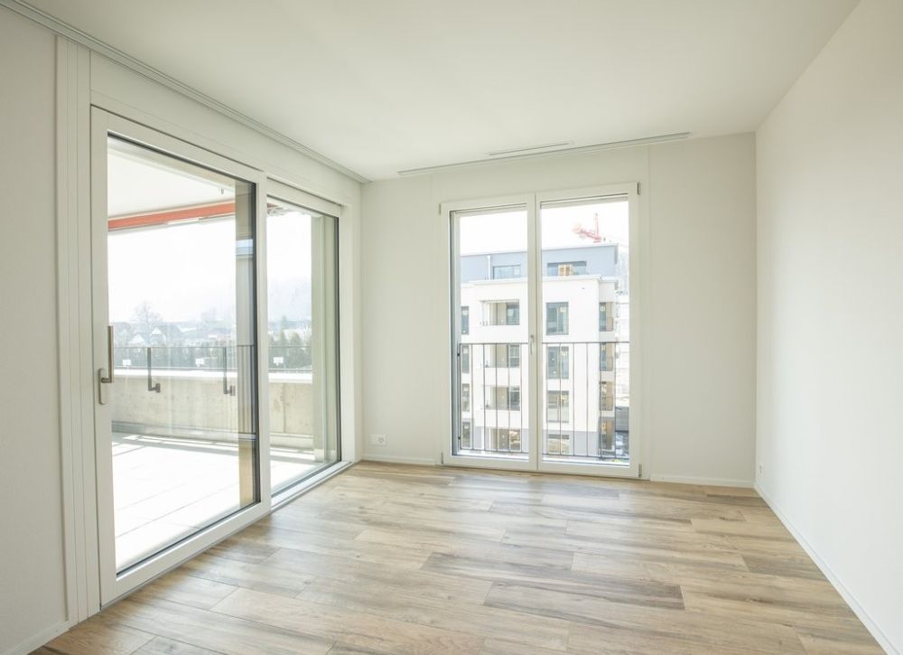 Grosszügige, helle Wohnung mit Balkon und eigener Waschküche - Wohn- Esszimmer