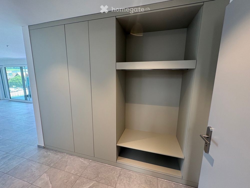 Erstbezug: Top moderne 2.5-Zimmer-Neubauwohnung mit grossem Balkon -  Zentrumsnah in grüner Umgebung - Bild 2