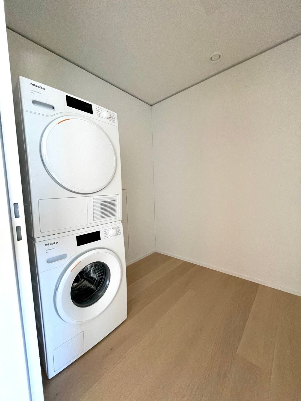 Exklusive 4.5 Zimmer Wohnung im Rhyfall Tower mit Rheinblick - Bild 12